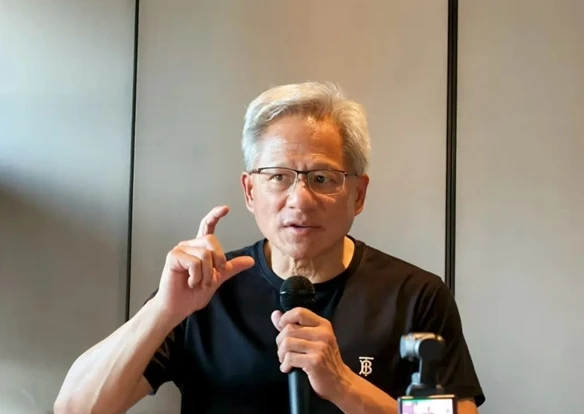 黄仁勋称华为AI芯片将取代英伟达：华为是不可思议的科技公司插图