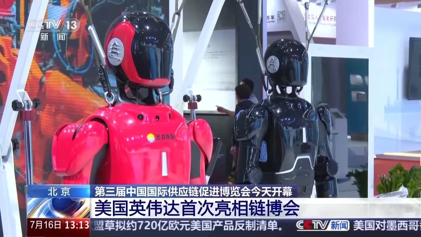 英伟达首次亮相链博会：黄仁勋说第一次用中文演讲很紧张，夸赞“中国的供应链是奇迹”插图